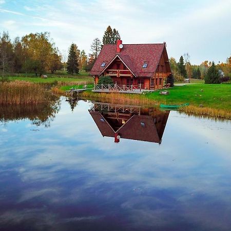 Готель Jaun-Ievinas Rauna Екстер'єр фото